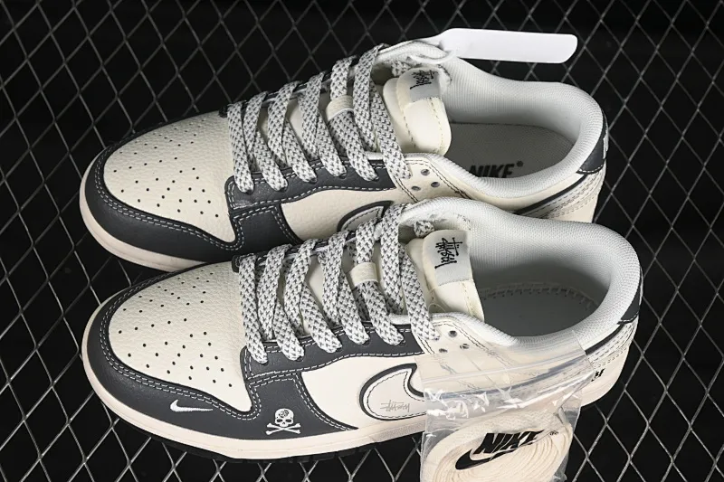 All categories Nk SB Dunk Series Nk SB Dunk Low High-end customized low-top sneakers Nike SB Dunk Low Stusi co-branded Beige and black skull Anniversary high-end customized low-top casual sneakers ZH2598-270